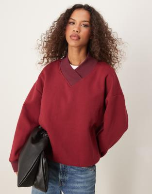 Sudadera burdeos con cuello de pico subido y ribete en contraste de ASOS DESIGN - view 1