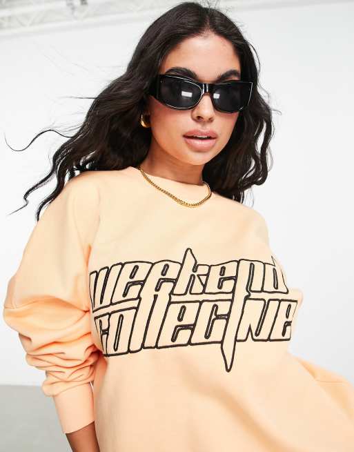 Sudadera color albaricoque de corte cuadrado con logo futurista de ASOS Weekend Collective (parte de un conjunto) 