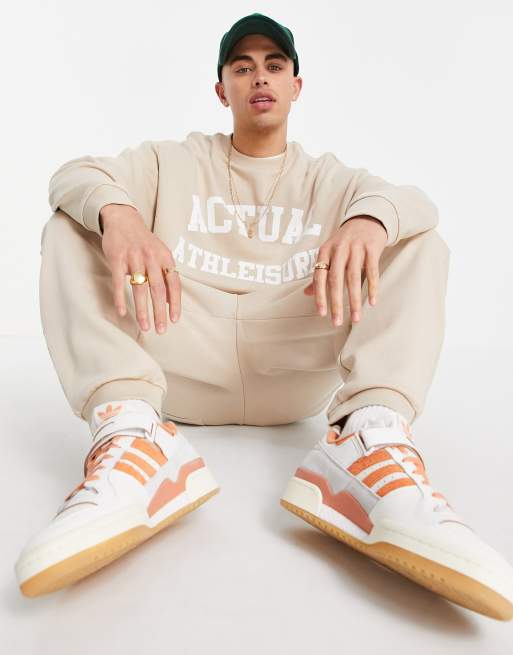 Sudadera color arena extragrande con logo estampado Athleisure de ASOS Actual (parte de un conjunto)