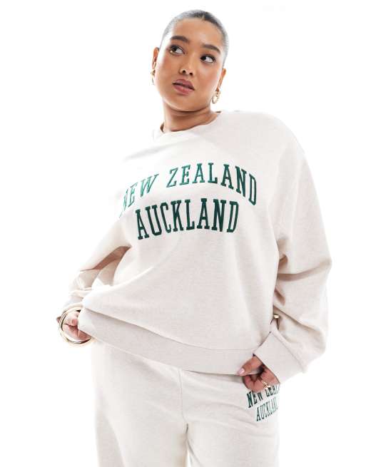 Sudadera color avena jaspeado con diseño gráfico 