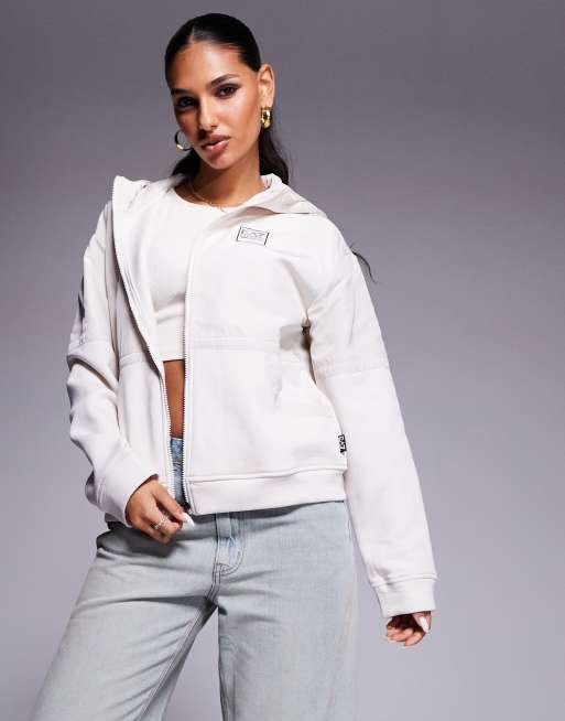 Sudadera color crema con capucha, cremallera y logo en el pecho de EA7