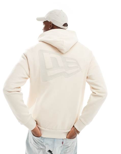 Sudadera color crema con capucha y estampado de logo en la espalda de New Era - view 1
