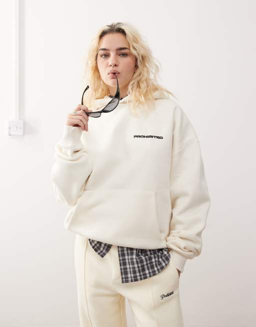 Sudadera color crema con capucha y logo de texto en la espalda de tejido de 360 g/m2 de Prohibited, 2 de 4