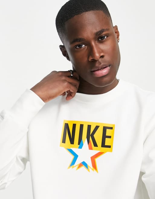 Sudadera color crema con estampado gráfico de Nike Basketball, 2 de 4