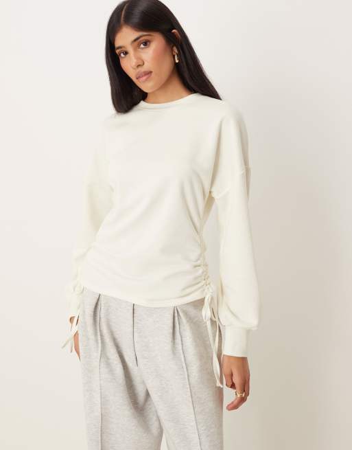 Sudadera color crudo con cintura entallada con detalle de cordón ajustable de ASOS DESIGN