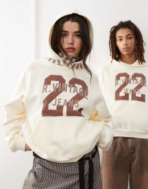 Sudadera color crudo unisex de corte cuadrado con capucha y logo deportivo de Reclaimed Vintage