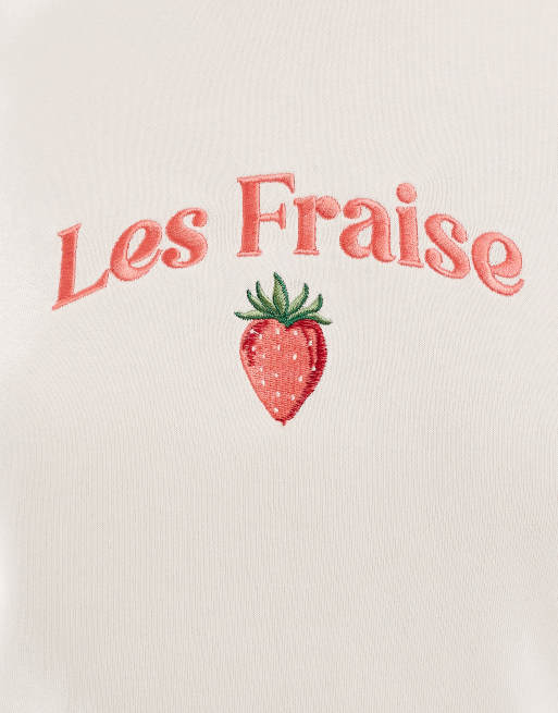 Sudadera color leche de coco con bordado delantero "Les Fraise" de Cotton On, 2 de 4