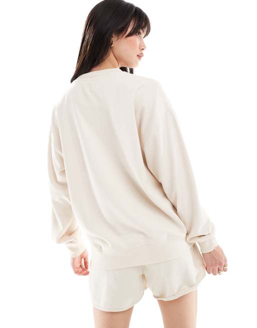 Sudadera color leche de coco con bordado delantero "Les Fraise" de Cotton On, 4 de 4