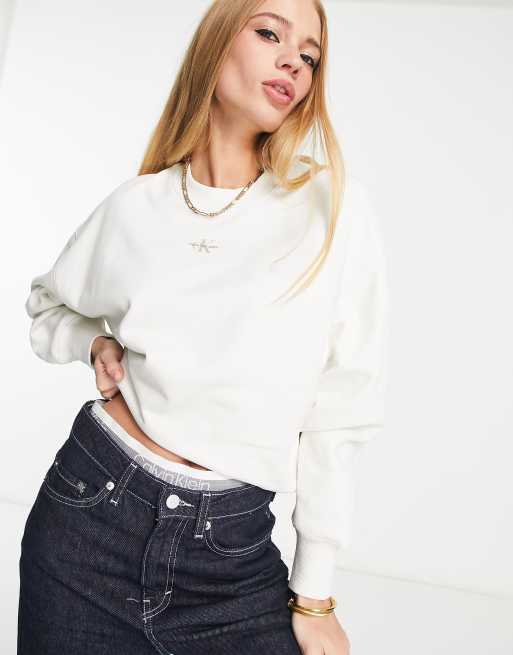 Sudadera color marfil extragrande con monograma de Calvin Klein Jeans