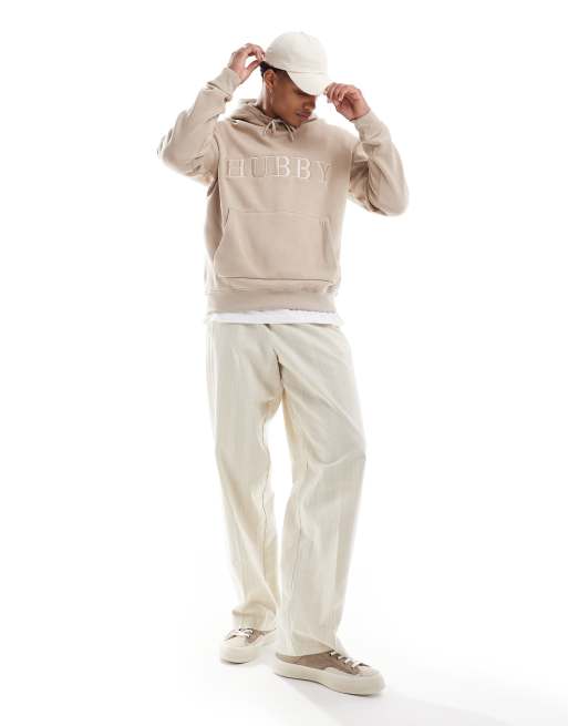 Sudadera color piedra con capucha y texto 