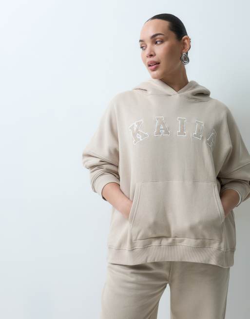Sudadera color piedra extragrande con capucha y logo bordado de mezcla de algodón de Kaiia Plus (parte de un conjunto), 4 de 5
