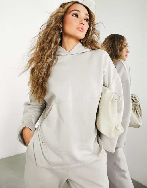 Sudadera color visón extragrande con capucha y aberturas laterales de ASOS EDITION
