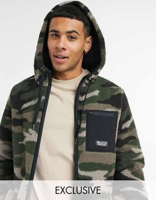 Sudadera capucha verde con de camuflaje y cremallera de borreguito exclusiva en ASOS de Hollister ASOS