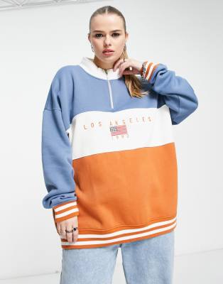 Sudadera con cuello alzado, media cremallera, diseño color block y estampado gráfico 