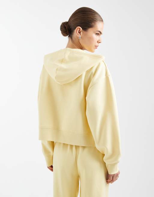 Sudadera corta amarilla con capucha, cremallera e interior cepillado de ASOS DESIGN, 4 de 4