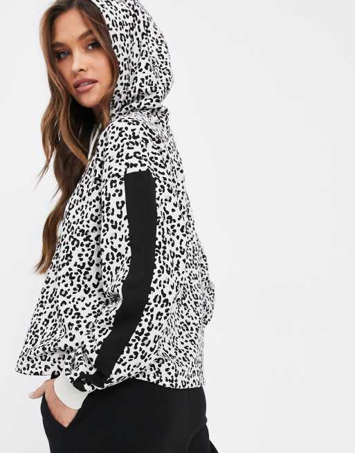 Sudadera corta con capucha y estampado de leopardo de la colección Classics T7 de Puma