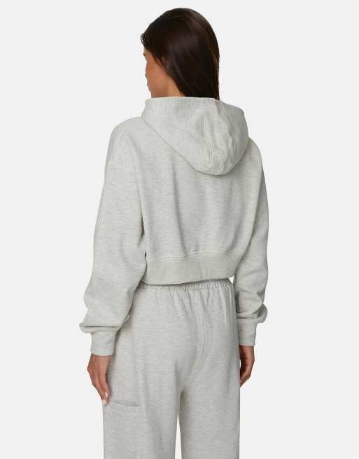 Sudadera corta gris con capucha, cremallera y detalle de monograma de Good For Nothing, 3 de 4