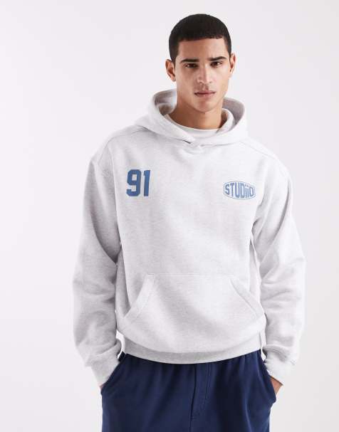 Sudadera corta gris con capucha y estampado gráfico de Cotton On - view 1