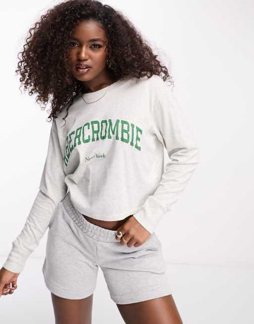 Sudadera corta gris con logo en el pecho de Abercrombie Fitch ASOS