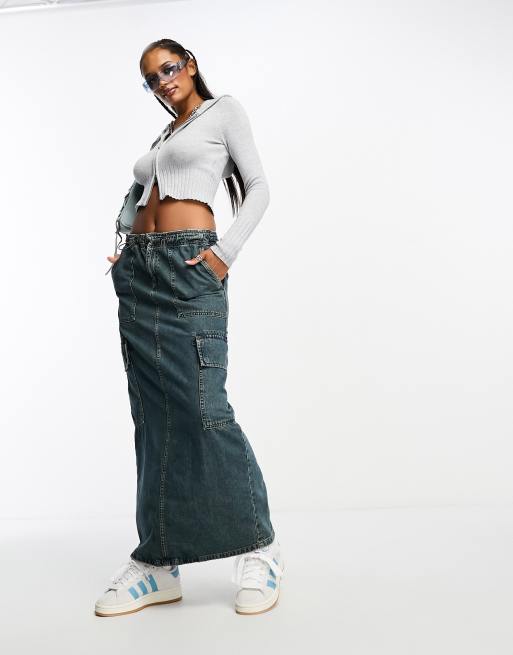 Sudadera corta gris marga ajustada con capucha y cremallera de