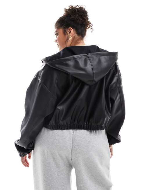 Sudadera corta negra con capucha y cremallera de poliuretano de ASOS DESIGN Curve, 2 de 4
