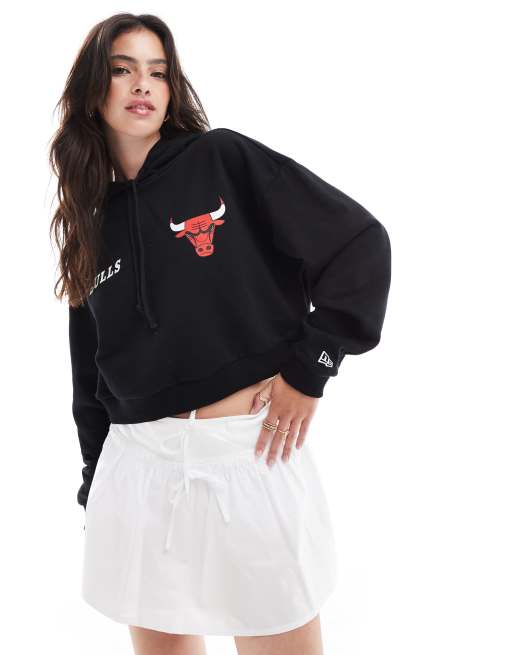 Sudadera corta negra con capucha y logo multicolor de los Chicago Bulls de New Era