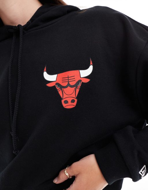 Sudadera corta negra con capucha y logo multicolor de los Chicago Bulls de New Era, 4 de 4