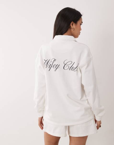 Sudadera de novia blanca estilo polo con estampado de texto "Wifey Club" en la espalda de Six Stories - view 1