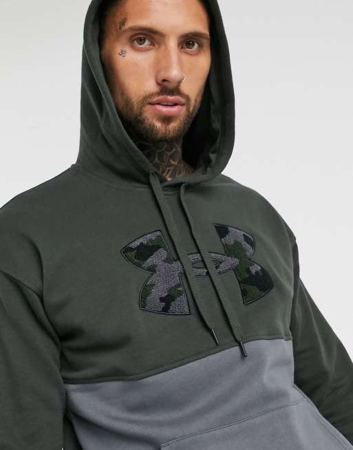 Sudadera de polar con capucha y logo de camuflaje en verde Rival de Under Armour