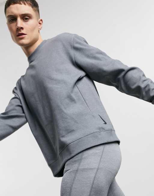Sudadera de yoga gris jaspeado con cuello redondo de felpa de Nike