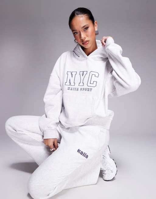 Sudadera deportiva gris jaspeado con capucha y estampado 