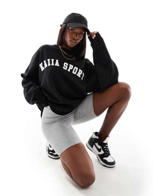 Sudadera deportiva negra extragrande con logo de Kaiia