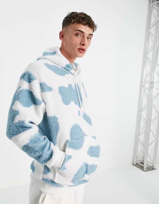 Sudadera extragrande con capucha y estampado integral de vaca de borreguito tipo peluche de ASOS DESIGN