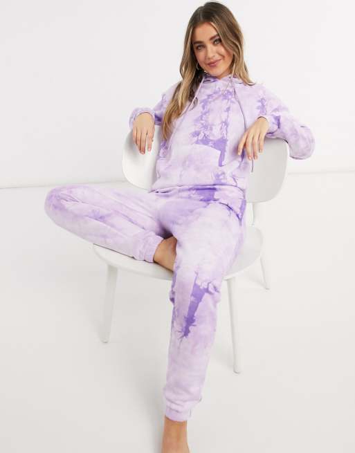 Sudadera extragrande lila con capucha y diseño tie dye de Chelsea Peers, 4 de 4