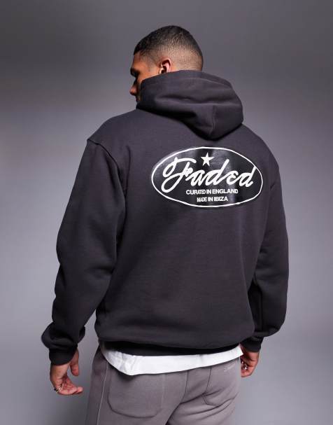 Sudadera gris carbón con capucha y logo de texto en contraste en la espalda de Faded Store - view 1