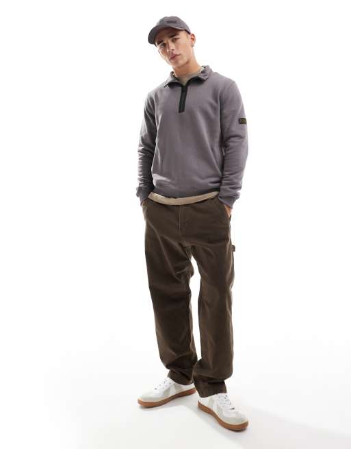 Sudadera gris ciruela con cuello alzado y logo delineado de Barbour International, 3 de 4