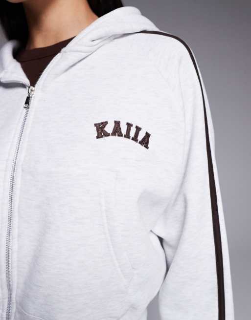 Sudadera gris claro con capucha, cremallera, raya lateral y logo bordado de tejido rico en algodón de Kaiia (parte de un conjunto), 3 de 4