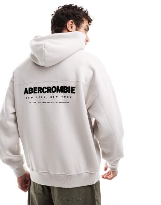 Sudadera gris claro extragrande con capucha y estampado de logo flocado en la espalda de Abercrombie & Fitch, 4 de 4