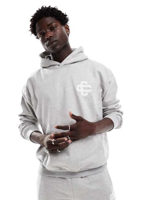Sudadera gris con capucha y emblema de tejido grueso de The Couture Club (parte de un conjunto)