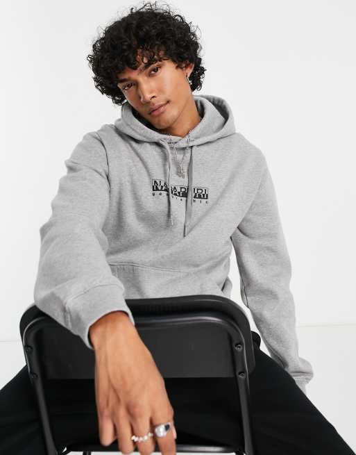 Sudadera gris con capucha y recuadro del logo de Napapijri