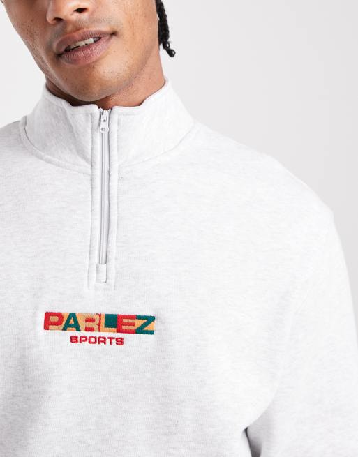 Sudadera gris con cremallera corta y bordado del logo de Parlez, 5 de 5