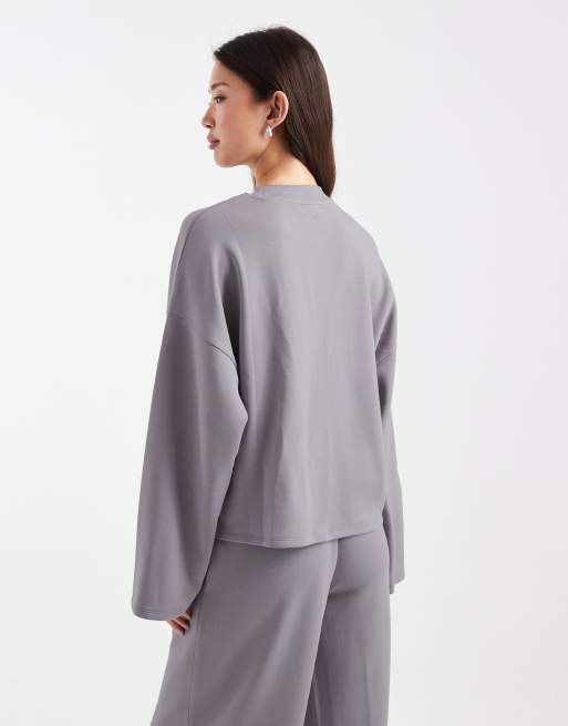 Sudadera gris con detalle retorcido en la parte delantera de cupro suave de ASOS DESIGN, 3 de 4