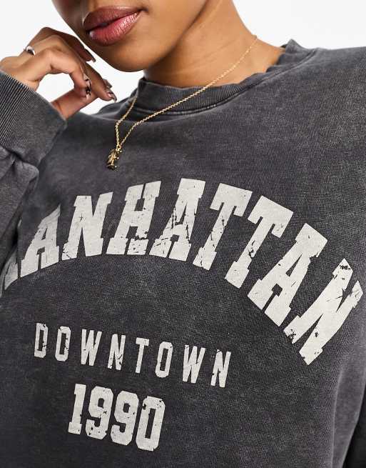 Sudadera gris con estampado gráfico "Manhattan" de Miss Selfridge, 4 de 4