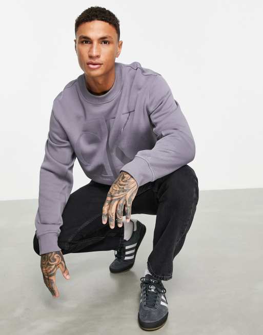 Sudadera gris con logo grande con diseño dividido de Calvin Klein Jeans, 4 de 4