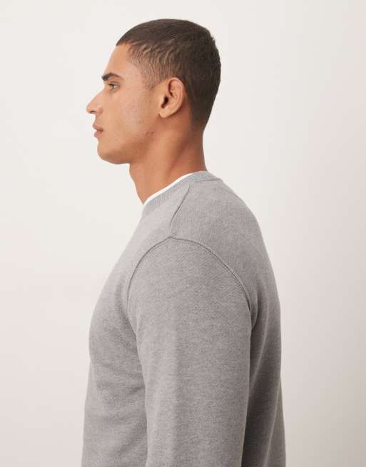 Sudadera gris con logo pequeño en la parte central del pecho de GANT, 4 de 5