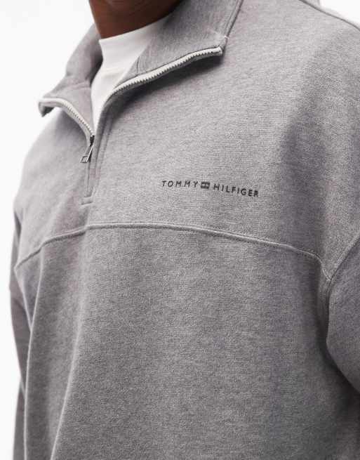 Sudadera gris con media cremallera y logo pequeño de Tommy Hilfiger, 5 de 5