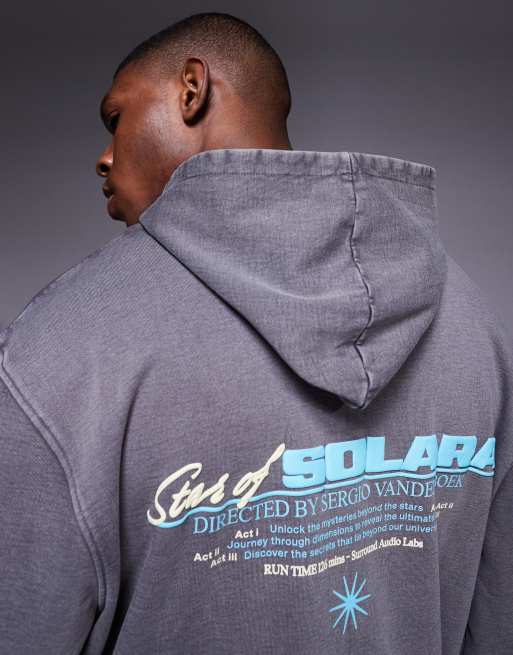 Sudadera gris de corte cuadrado con capucha, lavado ácido y detalle estampado de ASOS DESIGN, 3 de 4