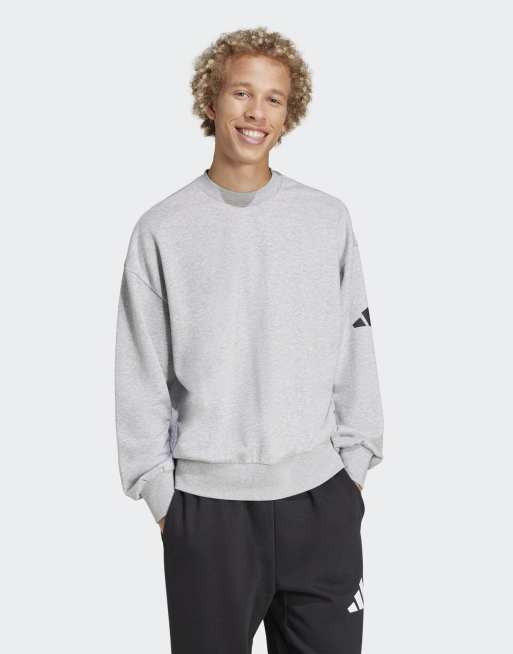 Sudadera gris medio jaspeado y negra básica de corte suelto con logo de 3 barras Essentials de adidas Performance, 3 de 4
