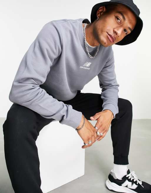 Sudadera gris mineral con logo apilado exclusiva en ASOS de New Balance