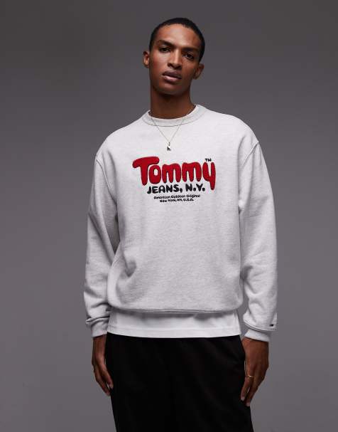 Sudadera gris y roja con logo de bouclé de Tommy Jeans - view 1